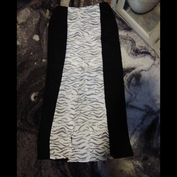 Kensie Sz Sm Zebra Print Back Split Maxi Skirt - Picture 2 of 7